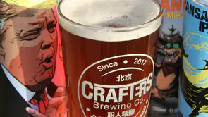 Illustration pour Canette ou bouteille de bière : quel est le meilleur contenant ?