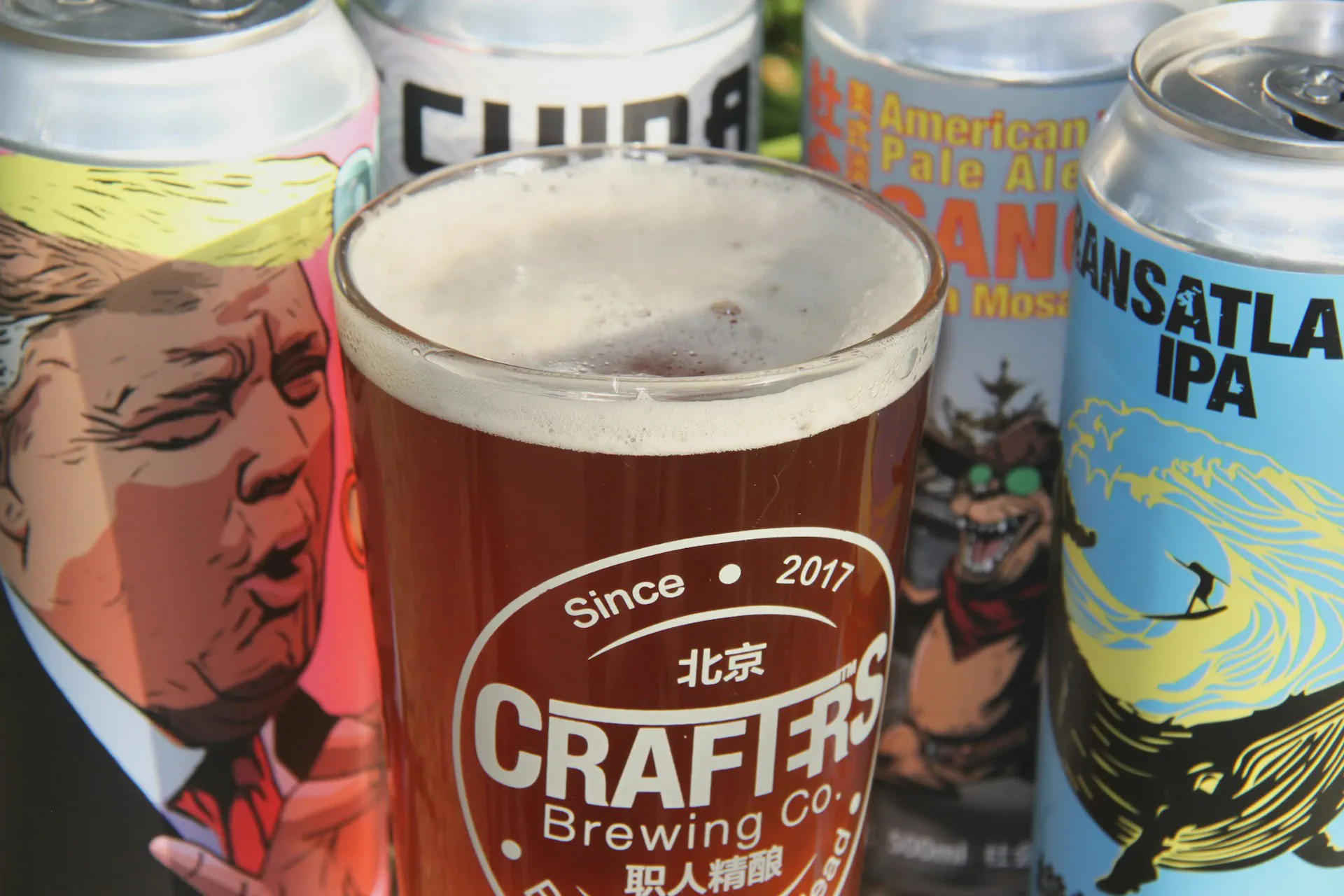 Illustration for Canette ou bouteille de bière : quel est le meilleur contenant ?